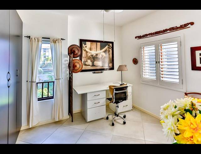 2 BEDROOM APARTMENT FOR SALE IN SHEFFIELD BEACH